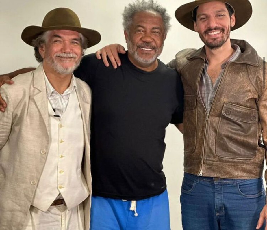 Jackson Antunes e Guito com o diretor Luiz Antonio Pilar (ao centro)