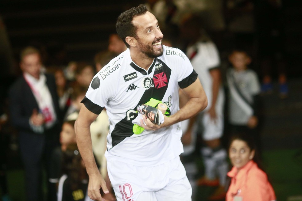 Nen�, do Vasco, comemora gol contra o Trem-AP � Foto: Daniel Ramalho / CRVG