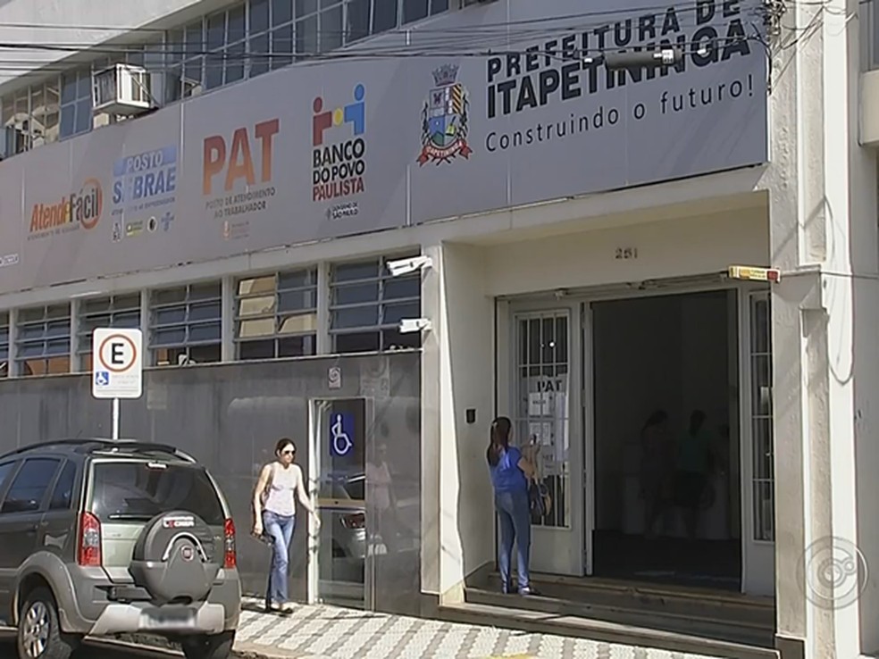 PATs oferecem vagas de emprego em cinco cidades na regiÃ£o de Itapetininga (Foto: ReproduÃ§Ã£o/TV TEM)
