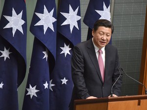 O presidente da China, Xi Jinping, fala no parlamento australiano nesta segunda-feira (17) (Foto: Mark Graham/AFP)