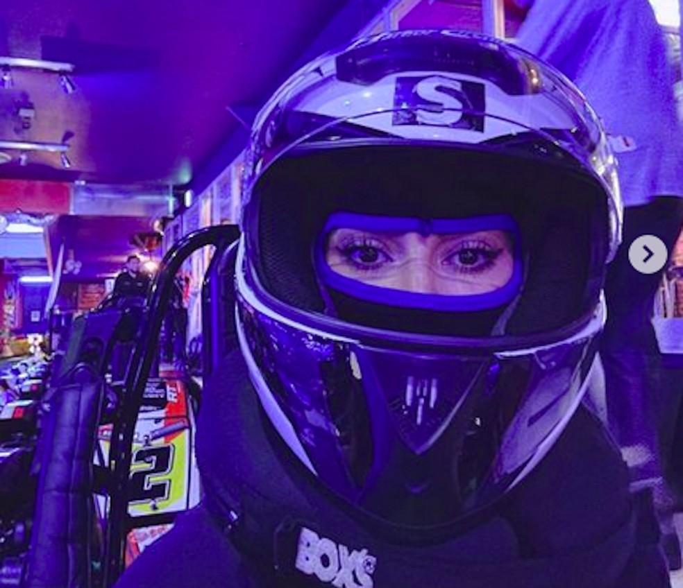A socialite Kim Kardashian durante uma ida a um parque infantil com os filhos — Foto: Instagram