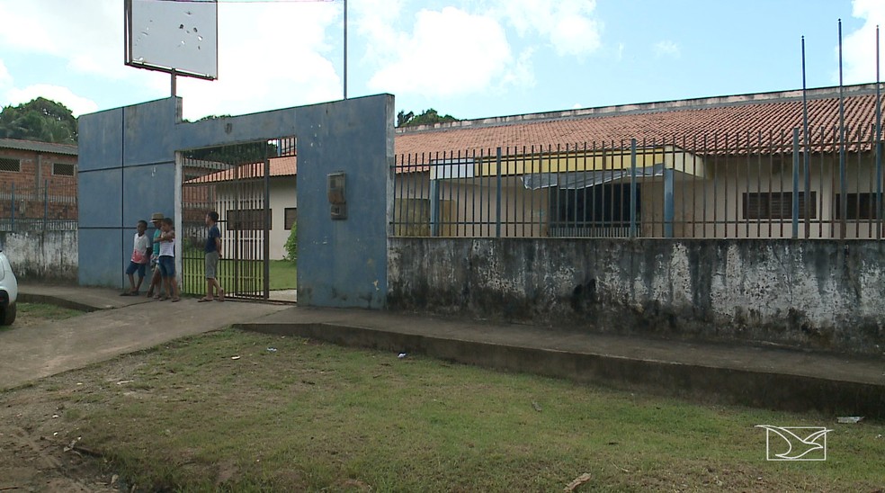 Escola JuvÃªncio Nogueira foi arrombada pela quarta vez, segundo os moradores da regiÃ£o â Foto: ReproduÃ§Ã£o/TV Mirante
