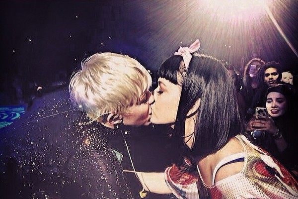 Katy Perry e Miley Cyrus (Foto: Instagram/@tylerogers)