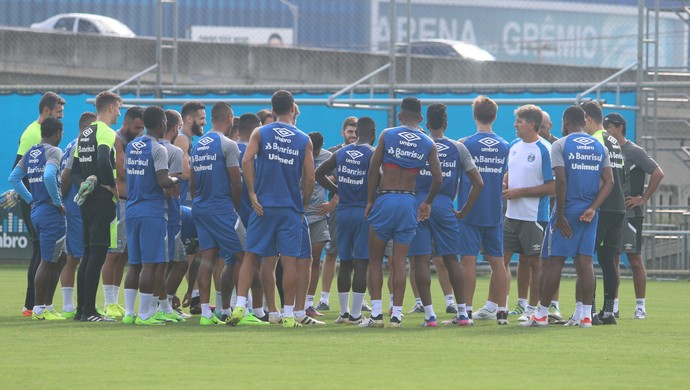 Baixas tiram quase meio time e levam Renato a reformular ataque do Grêmio