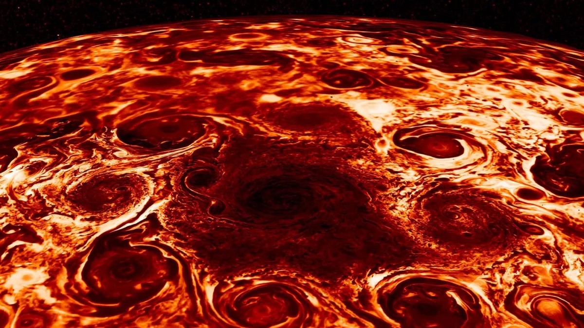 Esta imagem composta do instrumento Jovian Infrared Auroral Mapper (JIRAM) da Juno mostra o ciclone central no polo norte de Júpiter e os oito ciclones que o circundam  (Foto: NASA/JPL-Caltech/SwRI/ASI/INAF/JIRAM)
