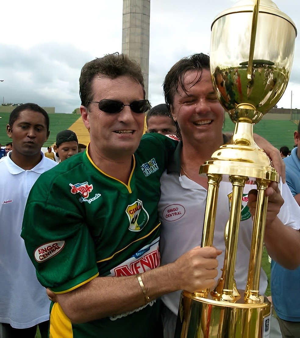 Manoel Dresch, à esquerda, ao lado de Gaúcho — Foto: Divulgação/Cuiabá EC