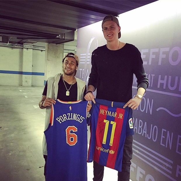 Neymar e Kristaps Porziņģis (Foto: reprodução/Instagram)