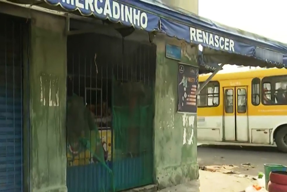 Chamas foram controlados pelo Corpo de Bombeiros — Foto: Reprodução/TV Bahia