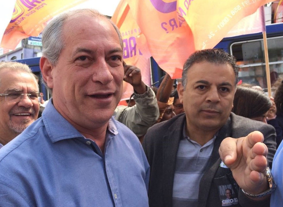 O candidato do PDT à Presidência, Ciro Gomes, durante caminhada em Taboão da Serra, Grande São Paulo (Foto: Marina Pinhoni/G1)