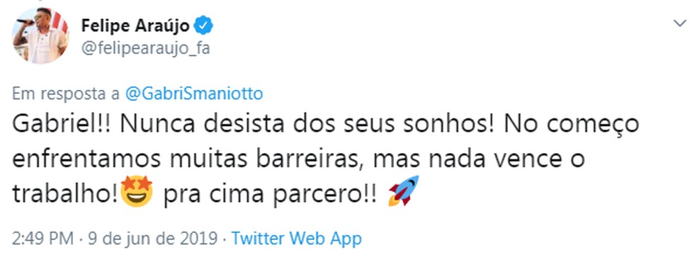 Felipe Araújo dá apoio para Gabriel Smaniotto após vídeo de show que viralizou — Foto: Reprodução/Twitter