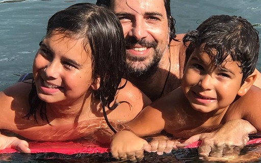 Dira Paes posta foto rara do marido com os filhos: "Meu par, meu caminho"