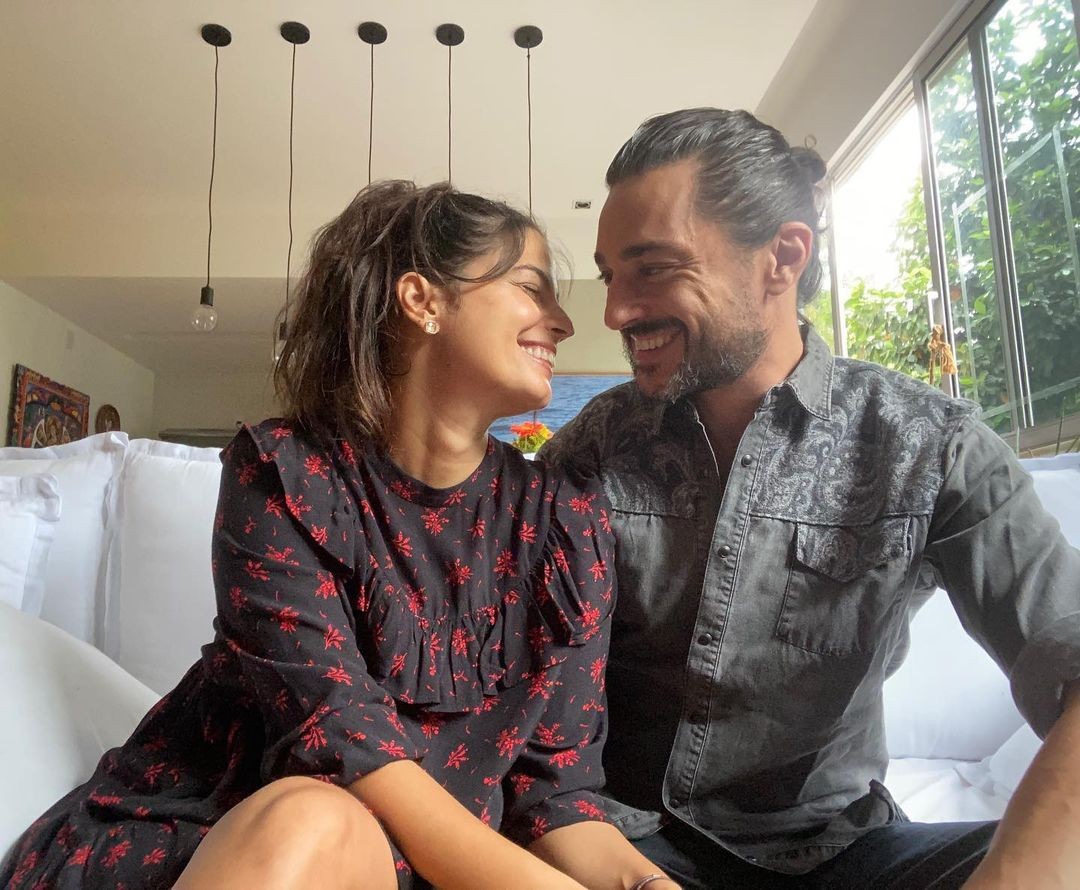 Emanuelle Araújo, completando hoje 45 anos, ao lado do marido, Fernando Diniz (Foto: Reprodução/Instagram)