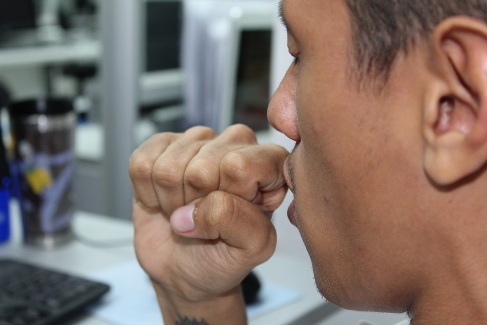 Tosse, febre e dor de garganta são sintomas da Influenza H1N1 — Foto: Paulo Dutra/G1 AM