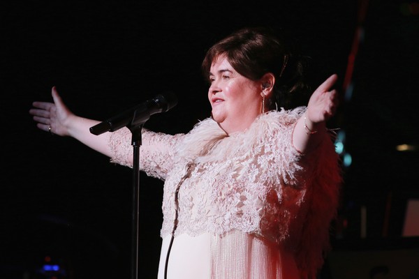 A cantora Susan Boyle durante uma apresentação recente (Foto: Getty Images)