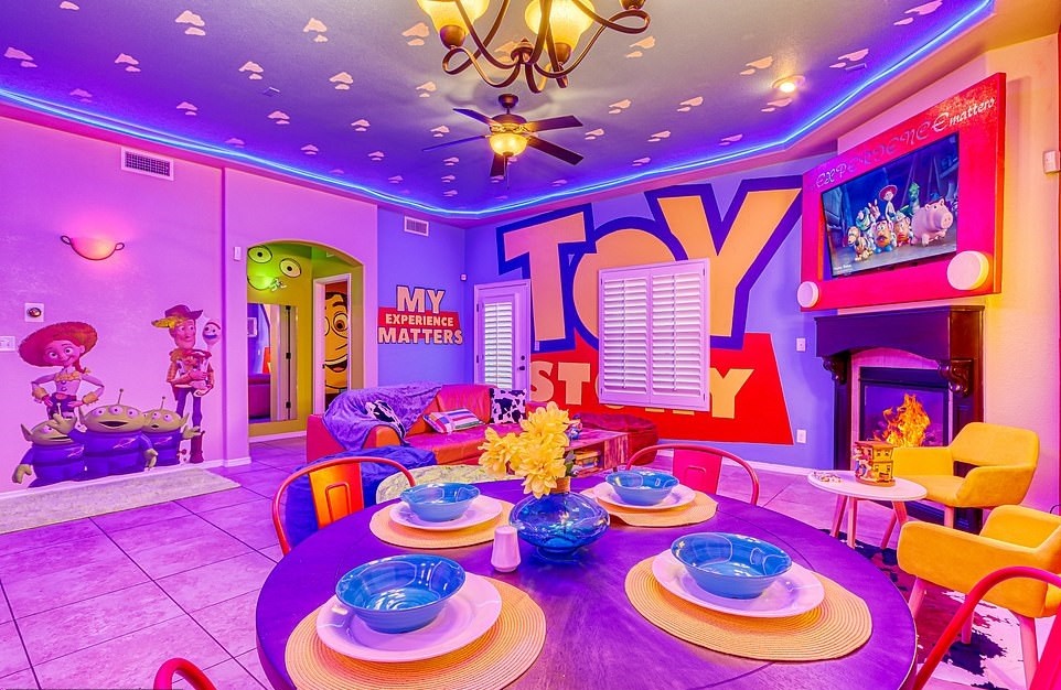 Casa com decoração inspirada em Toy Story (Foto: Divulgação)