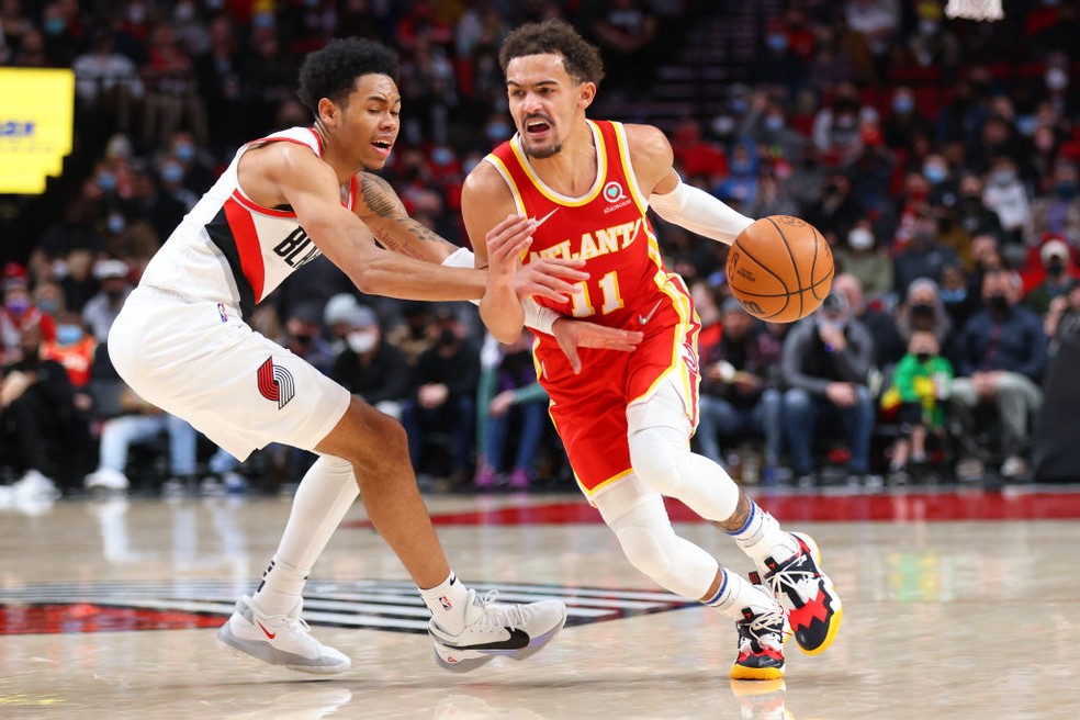 Trae Young faz 56 contra os Blazers — Foto: Abbie Parr/Getty Images