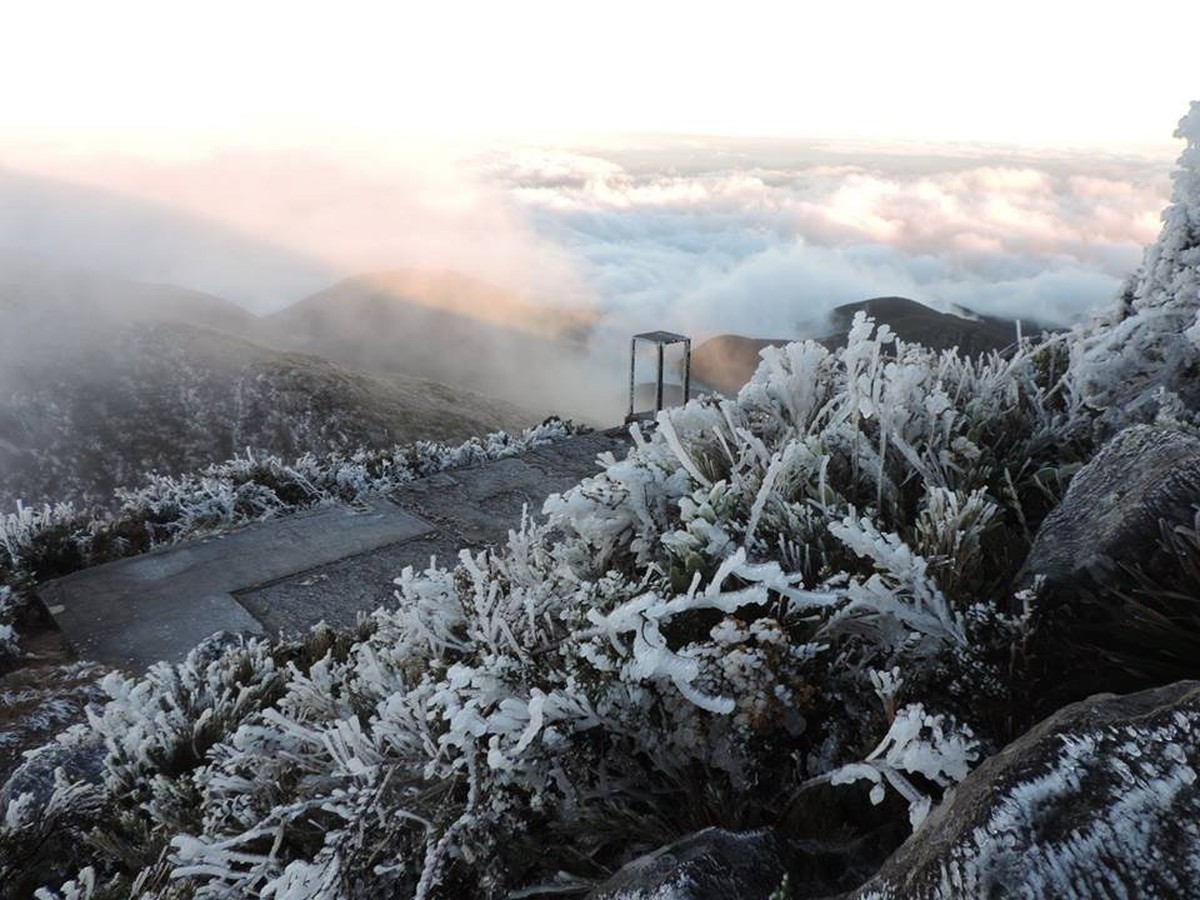 Pico da Bandeira amanhece com vegetação congelada e 14ºC abaixo de zero