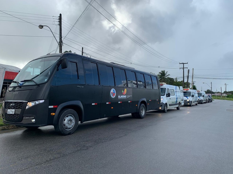 Ao todo, 13 presos deixaram o sistema prisional da capital e seguiram para o presídio no interior do estado — Foto: Ascom/ SERIS