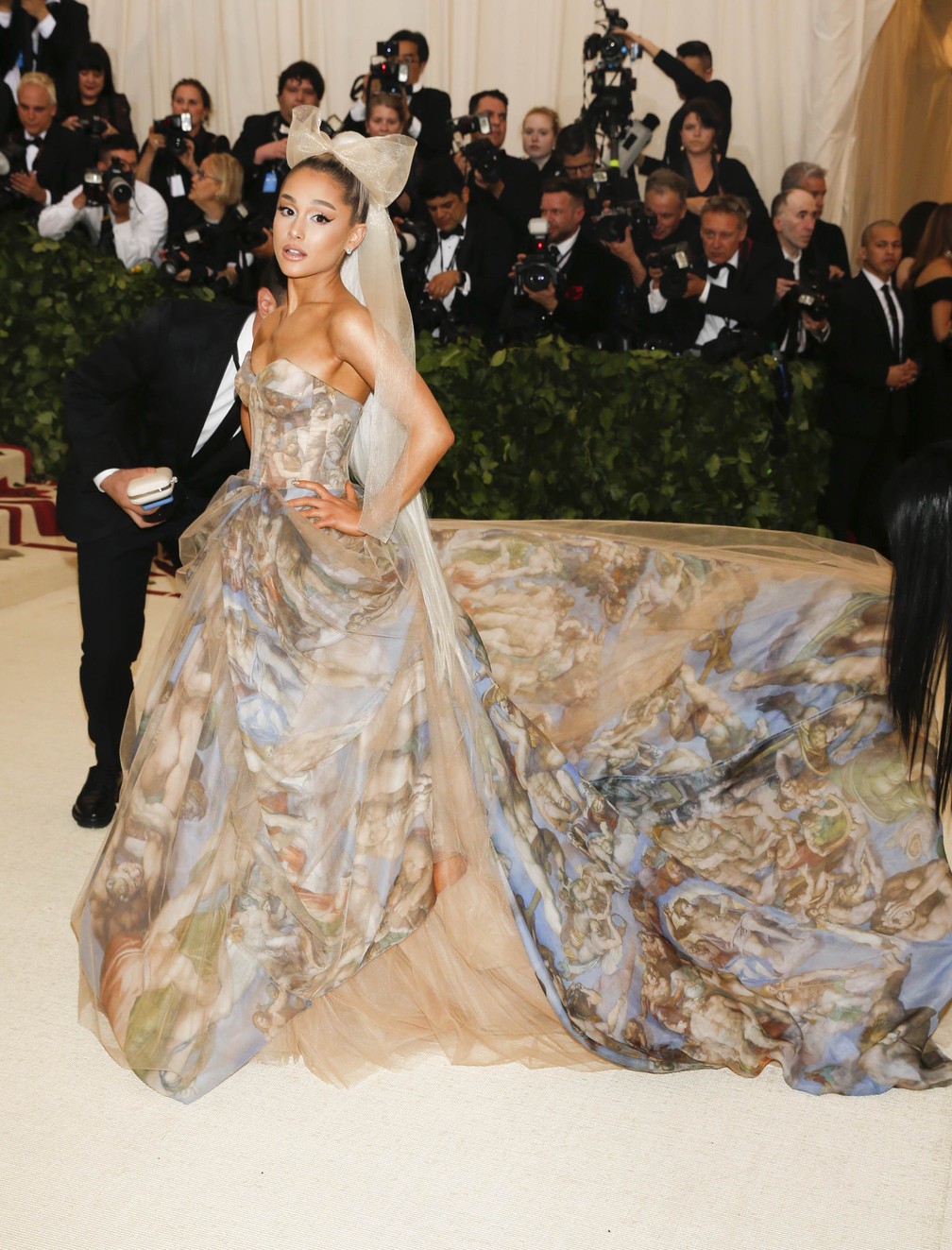 Cantora Ariana Grande na chegada ao Baile de Gala do Met 2018, em Nova York (EUA) (Foto: Carlo Allegri/Reuters)