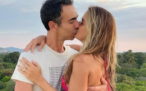 Ticiane Pinheiro beija César Tralli e lamenta fim de férias: "Foi delicioso"