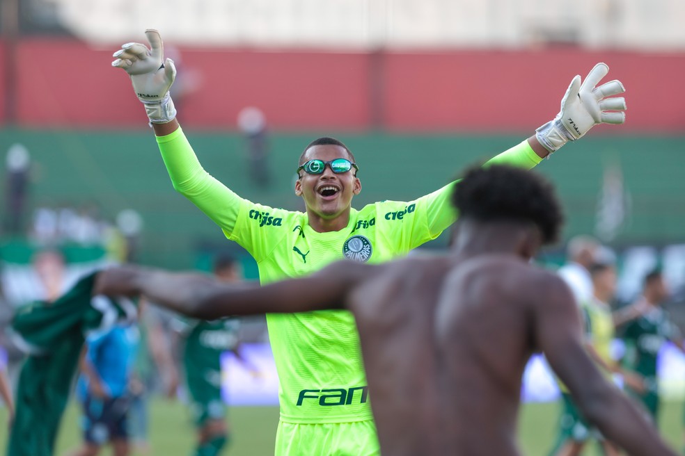 Goleiro Aranha comemora título do Palmeiras na Copinha — Foto: Marcello Zambrana/AGIF