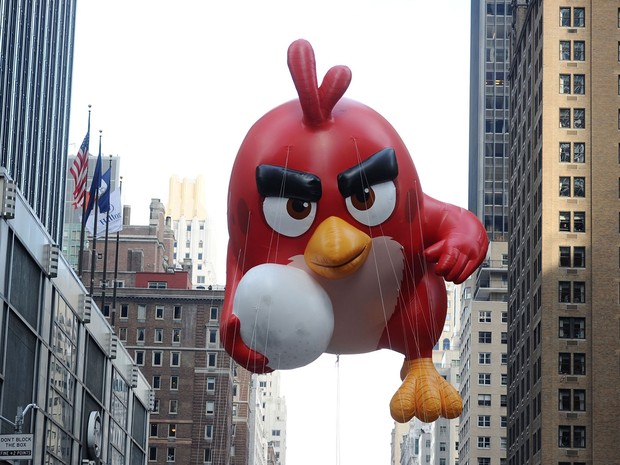 Personagem do jogo Angry Birds é representado por balão na 89ª Parada do Dia de Ação de Graças da Macy’s, em Nova York, na quinta (26) (Foto: Ilya S. Savenok/Getty Images for Rovio/AFP)