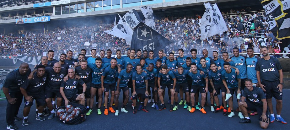 Botafogo faz treino aberto com trÃªs mil torcedores antes da final: vÃ­deos e fotos!