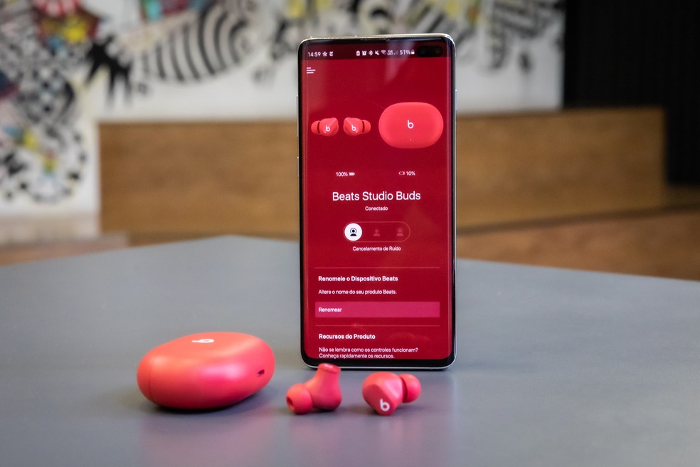Beats Studio Buds: app para Android não existe para iPhone — Foto: Celso Tavares/g1
