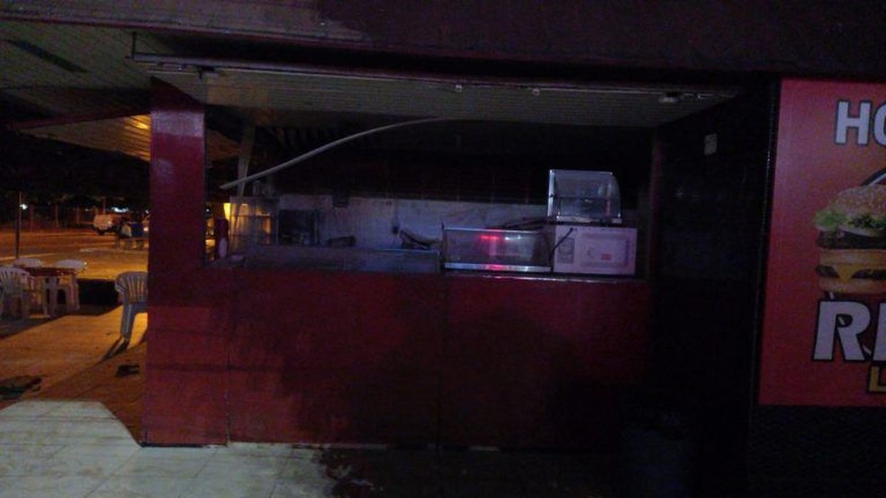 Lanchonete incendiada em Vilhena após 'surto' de cliente — Foto: WhatsApp/Reprodução