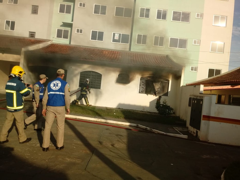 Incêndio ocorreu depois da explosão — Foto: Corpo de Bombeiros/Divulgação