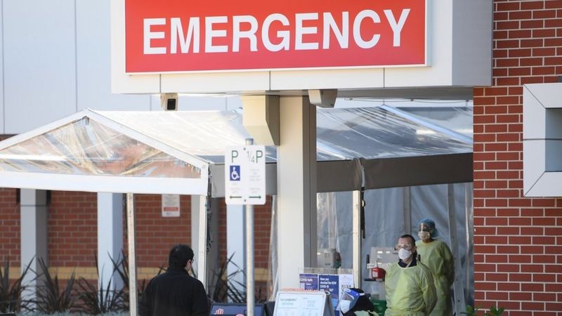 Autoridades dizem que os hospitais do país estão preparados e prontos para enfrentar a crise (Foto: EPA via BBC News)