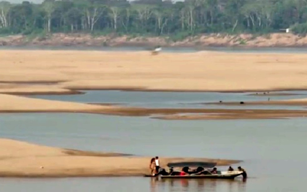 Seca dos rios se intensifica e prejudica navegação no Amazonas (Foto: Reprodução/Rede Amazônica)