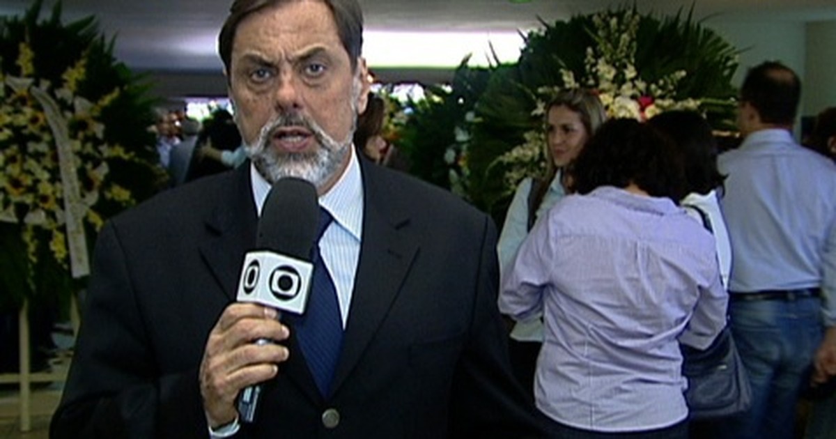 G1 - Corpo do jornalista Rodolfo Fernandes é cremado no Rio - notícias ...