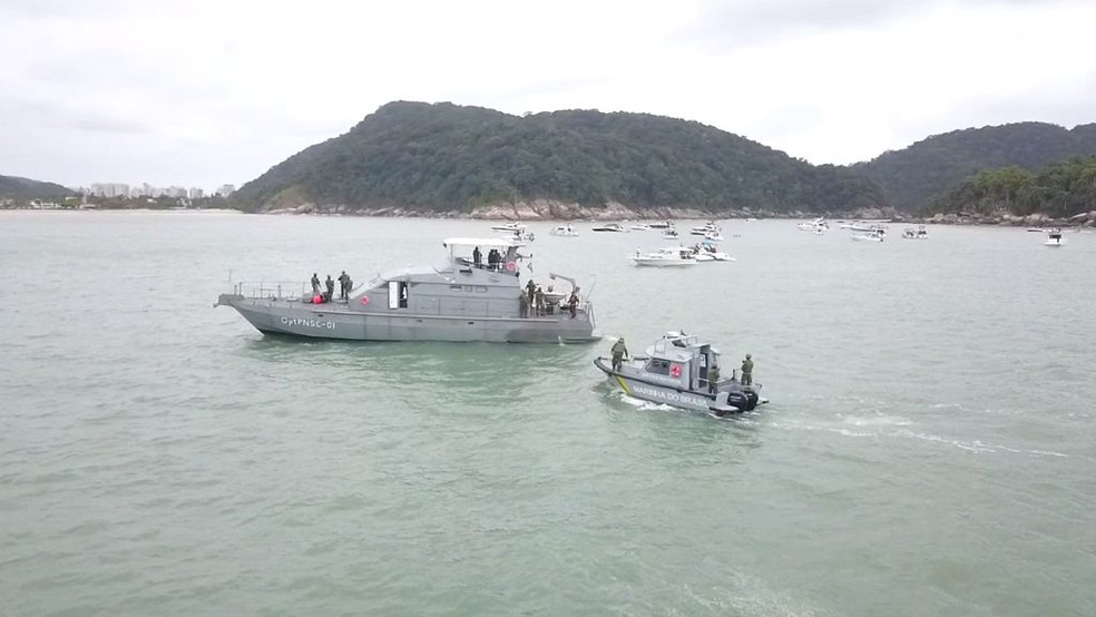 Força-tarefa foi realizada para impedir evento clandestino em mar em Guarujá, SP — Foto: Divulgação/Prefeitura de Guarujá