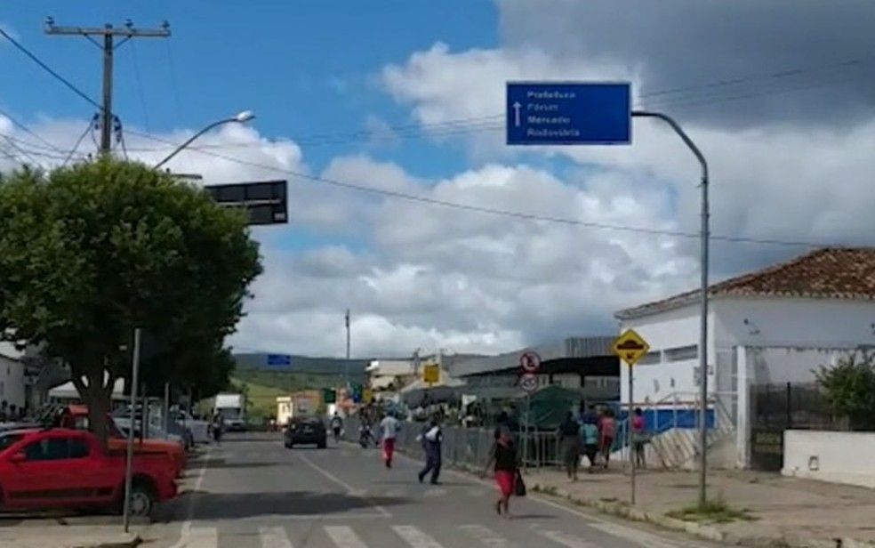 Comércio de Miguel Calmon, cidade do norte da Bahia, é reaberto; saiba. — Foto: Reprodução / TV Bahia
