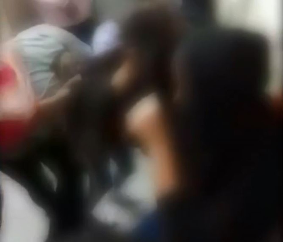 Adolescente de 14 anos é agredida por alunas em escola estadual de Cabreúva  — Foto: Reprodução/TV TEM 