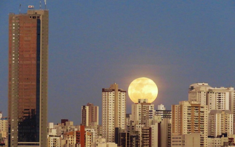 Superlua  vista em Goiânia na quarta-feira, 13 de julho de 2022 — Foto: Reprodução/Instituto de Astronomia Gunstar