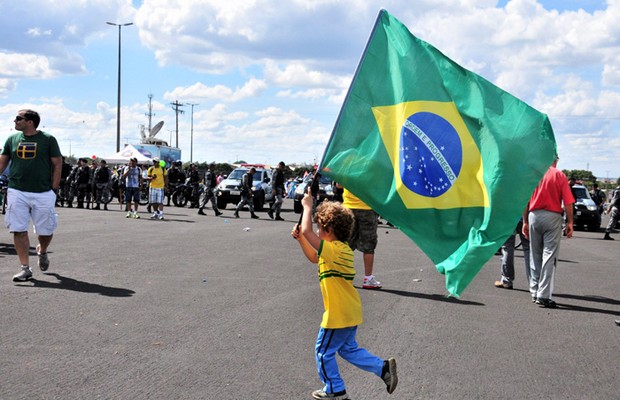Em Brasília, manifestantes protestaram contra a corrupção no Brasil e contra a Copa das Confederações (Foto: Paula Fróes / Agência Bapress / Agência OGlobo)