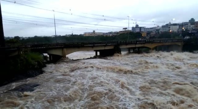 Rio Itapecerica em Divinpolis registra 99 centmetros acima do normal