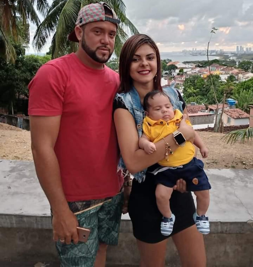 Pai, mãe e filho, Emanuel, Érica e Érick morreram no deslizamento de barreira no Recife — Foto: Reprodução/WhatsApp