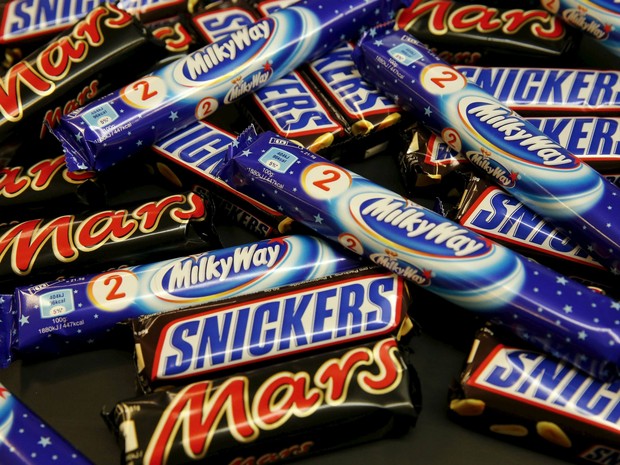 Mars faz recall de barras de chocolate em 55 países (Foto: Fabrizio Bensch/Illustration/Reuters)