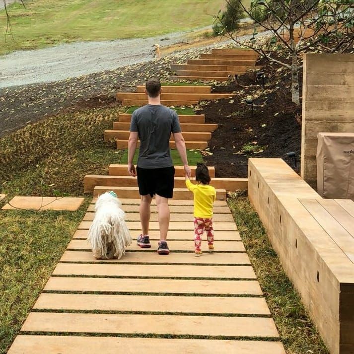 Mark Zuckerberg com a filha Max e o cachorro Beast (Foto: Reprodução Facebook)