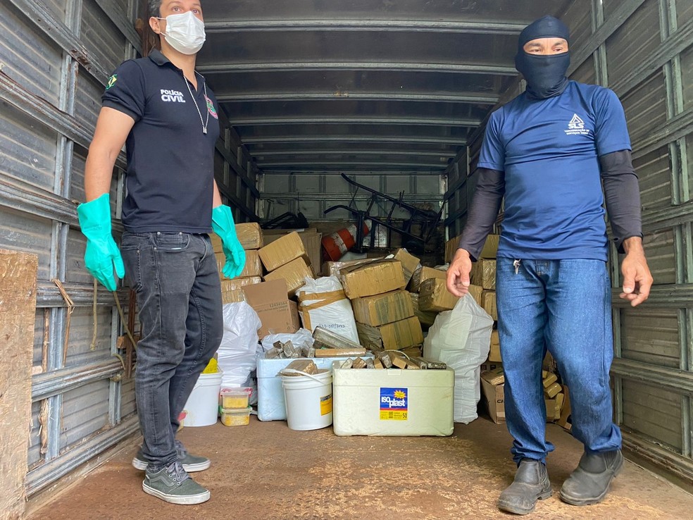 Polícia incinera três toneladas de drogas em Fortaleza — Foto: Isaac Macedo/TV Verdes Mares
