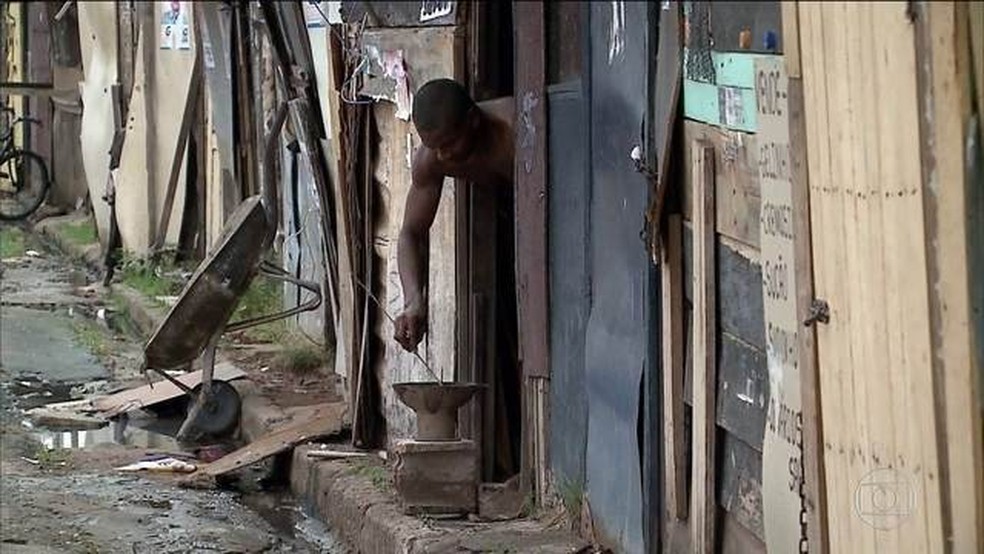 Desde 2015, aumenta ano a ano o número de brasileiros em situação de extrema pobreza — Foto: Reprodução/JN