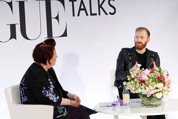 Guram Gvasalia, Demna's brother and CEO of Vetements, in discussion with Suzy at the Vogue Festival in London, 2016 (Foto: GABY COVE)