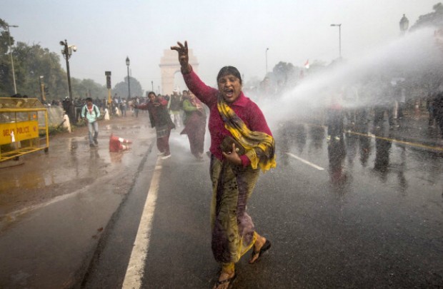MULHERES PROTESTAM NA ÍNDIA CONTRA ABUSOS SEXUAIS NO PAÍS (Foto: GETTY IMAGES)