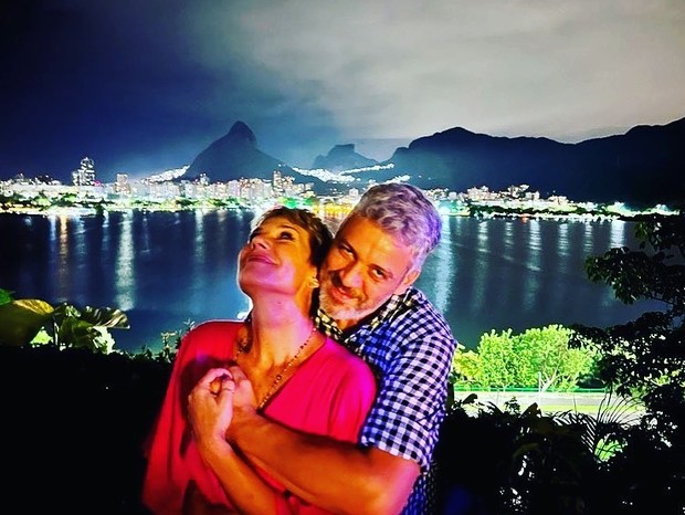 Andréa Veiga e o namorado, o músico, Paulo Diniz (Foto: Reprodução/Instagram)
