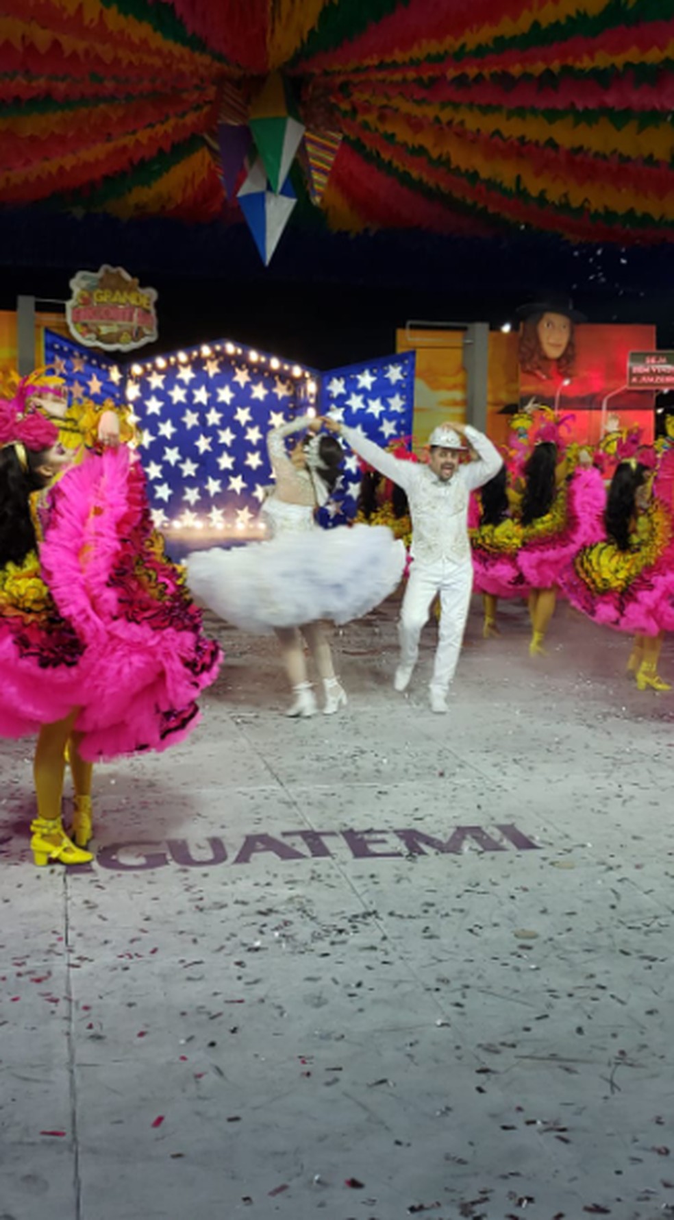 O segundo lugar ficou com a quadrilha Cheiro de Terra de Horizonte e o terceiro lugar com Sol Nascente do município de Iguatu.  — Foto: Kiko Barros