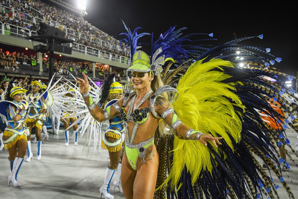 Unidos da Tijuca: Musa da escola samba na Sapucaí — Foto: Alexandre Durão/G1