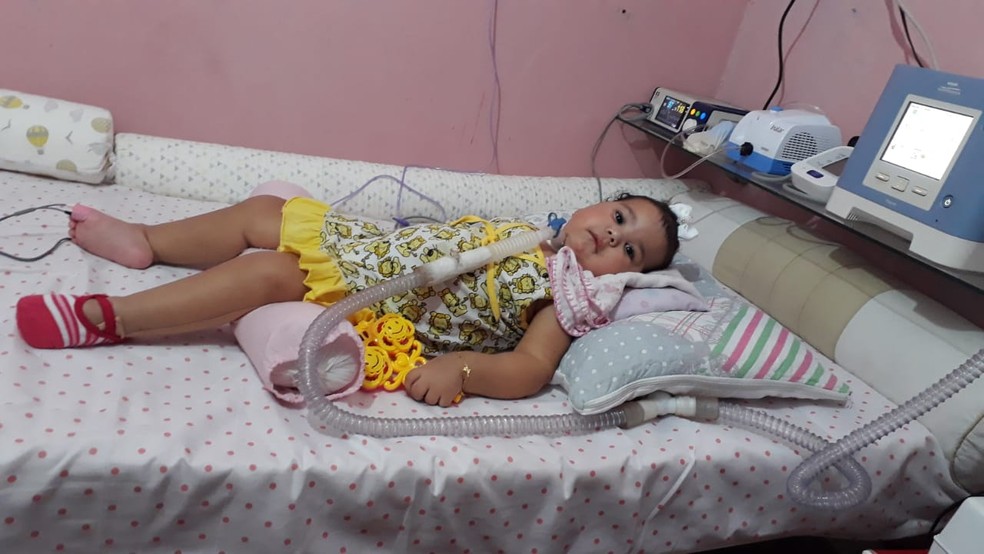 Remédio 'mais caro do mundo' deve ser aplicado antes de a criança obter dois anos; Ágatha tem um ano e seis meses — Foto: Arnaldo Araújo